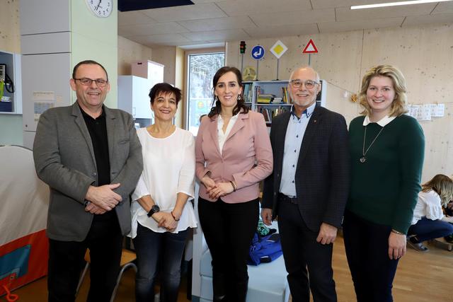 ASO St. Johann: Bildungsdirektor Region Süd Andreas Egger, Dir. Elisabeth Obermoser-Kemetinger, LR Maria Hutter, Bgm. Günther Mitterer und LAbg. Elisabeth Huber.