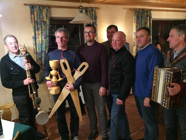 von Links: Hubert Kendlbacher, Predlitzer Moar Bernhard Feuchter, Ramingsteiner Moar Bgmst. Günther Pagitsch, Predlitz-Obmann Michael Pertl, Ramingstein Beimoar David Rauter, Ramingstein Obmann Herbert Schilcher, Werner Santner | Foto: Kameradschaft Ramingsteiin