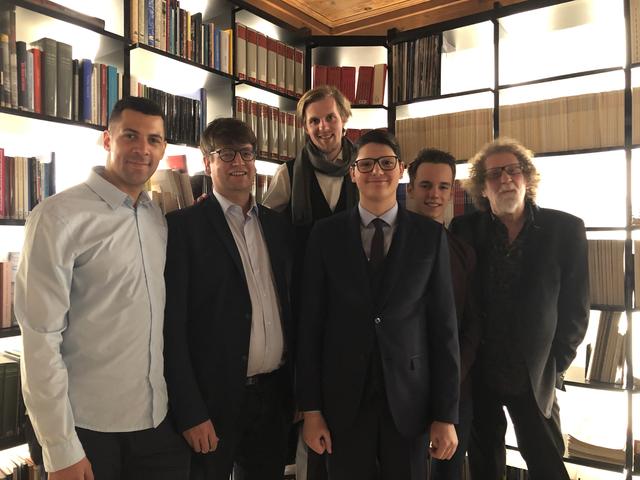Die Sprecher mit dem Autor: Daniel Bergerweiss, Christoph Galette, Robert Schmidhuber, Anes Agic, Dorian Dobler und Jörg Eberhard. | Foto: sm