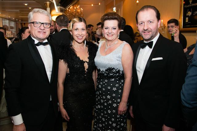 Politprominenz aus Linz: Bürgermeister Klaus Luger, Kulturstadträtin Doris Lang-Meyerhofer, Vizebürgermeisterin Karin Hörzing und Vizebürgermeister Bernhard Baier. | Foto: Cityfoto.at