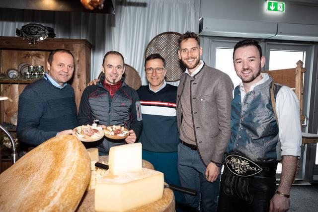 LH-Stv. Josef Geisler, NR Josef Hechenberger, Josef Margreiter (GF Lebensraum Tirol), Matthias Pöschl (GF AMTirol) und Christian Lechner (Kraxenträger) beim KitzRaceClub.