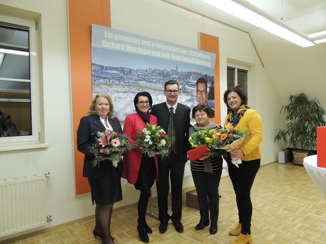 Ehrungen: Richard Wurzinger (M.), LAbg. Cornelia Schweiner, Grete Krickler, Alexandra Mühlbacher und Gabriele Wurzinger (v.r.).  | Foto: WOCHE