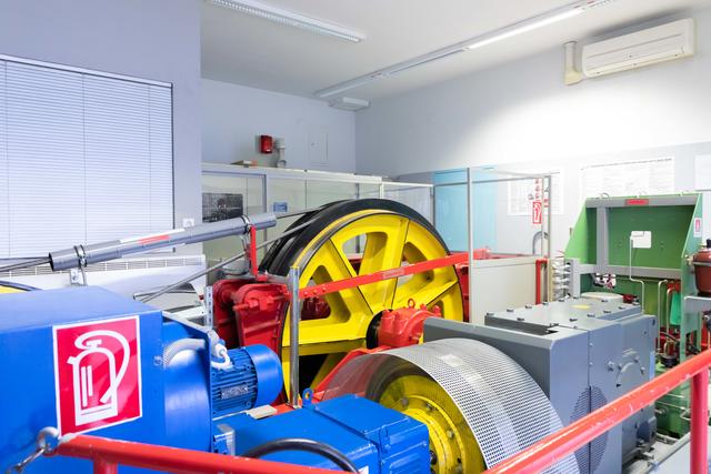 Antrieb: Der Motor kann auf der Bergstation begutachtet werden. | Foto: Jorj Konstantinov