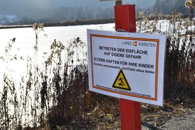 Im Schutzgebiet wurden Hinweistafeln angebracht. | Foto: Friessnegg