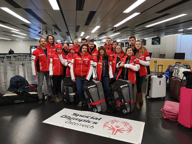 Die abflugbereite österreichische Delegation freut sich auf die Wettkämpfe in Schweden. | Foto: Special Olympics Österreich