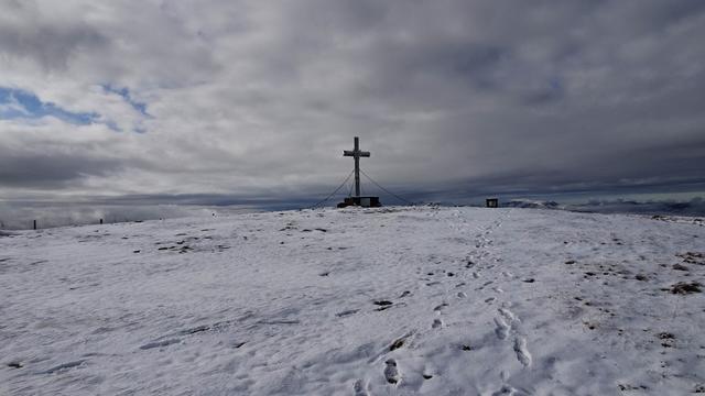 Nun verlassen wir den Gipfel und machen uns auf den Rückweg ... | Foto: © Silvia Plischek