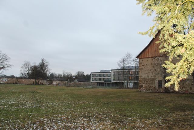 Die Fläche im Klostergarten neben dem Seniorium.