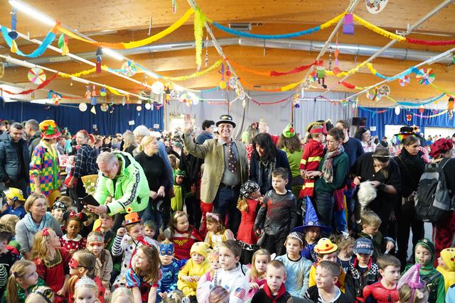 Buntes Treiben: Hunderte Gäste kamen zum Fest | Foto: KK
