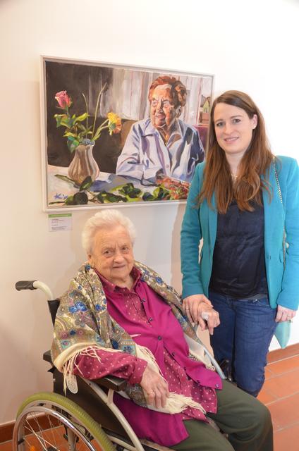 Die Künstlerin Barbara Lichtenegger mit ihrer Großmutter | Foto: Ebner