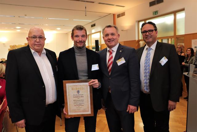 Für DPD Gebrüder Weiss übernahm Depotleiter Andreas Fischer die Urkunde von Peter Tabor, Manfred Komericky und Christian Konrad. | Foto: Edith Ertl