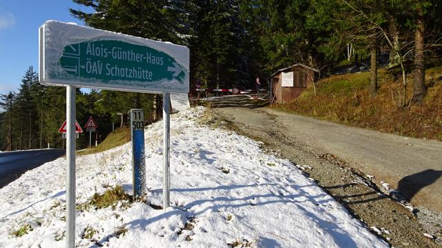 Ausgehend vom Parkplatz am Pfaffensattel quert unsere Wanderroute zuerst die Mautstraße und führt uns danach ...
 | Foto: © Silvia Plischek