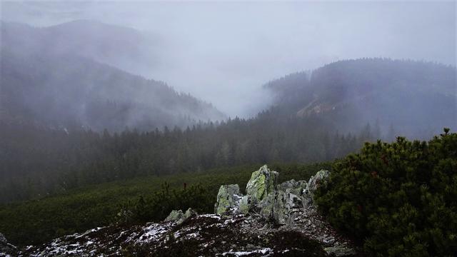 ... die Nebelwolken verleihen der Berglandschaft einen teilweise bizarren und etwas mystischen Eindruck! ... | Foto: © S.Plischek