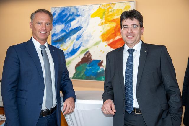 Bilden seit 1. Jänner 2020 das neue Vorstandsduo der Sparkasse Imst AG: Mag. Markus Scheiring und Mario Kometer, MSc (r.)