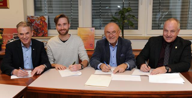 Bürgermeister Ferdinand Vouk, mit Stephan Grasser, Franz Zwölbar und Franz Richau