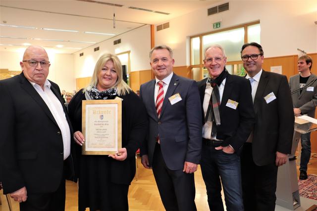 Walter und Eveline Zmugg bauten vor 20 Jahren erfolgreich ihren Truck’n‘ Roll Ersatzteilvertrieb für die  LKW-Branche  auf | Foto: Edith Ertl