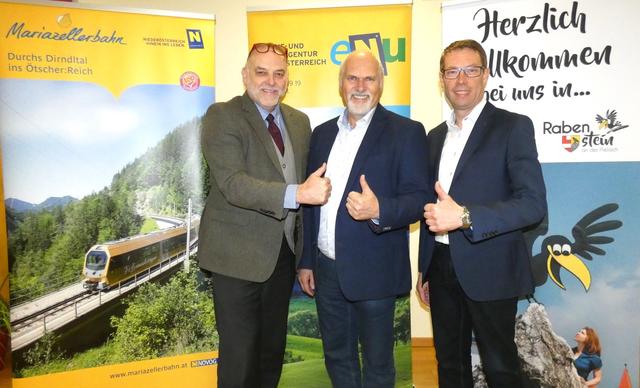 Geschäftsführer Dr. Christian Milota (Energie- und Umweltagentur des Landes NÖ), Bgm. Ing. Kurt Wittmann (Rabenstein an der Pielach) und Anton Hackner (Mariazellerbahn) ziehen in Sachen Mobilität an einem Strang. | Foto: eNu