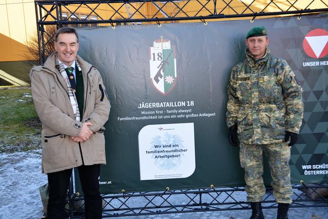 Hermann Kornberger, Leiter Abteilung "Personalmarketing" Verteidigungsministerium,  Karl-Heinz Tatschl, Kommandant Jägerbataillon 18  | Foto: Taurer