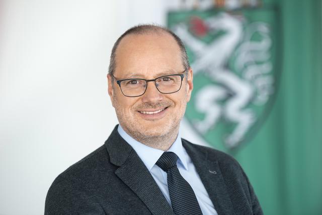 Robert Brugger, ICS Steiermark-Geschäftsführer und sein Team widmen sich dem Thema Brexit seit Langem und informieren Betroffene via Telefon, Veranstaltungen und natürlich laufend online. | Foto: Foto Fischer