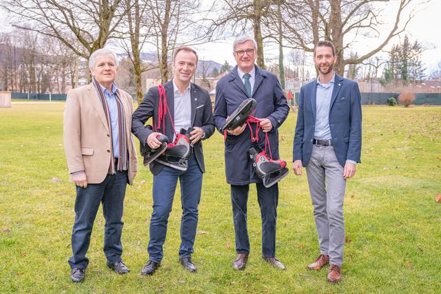 Freuen sich schon auf den winterlichen Eislauf-Spaß: Abteilungsvorstand Klaus Hinterberger, Bürgermeister-Stellvertreter Bernhard Auinger, Bürgermeister Harald Preuner und Amtsleiter Roland Oberhauser.  | Foto: Stadt Salzburg/Alexander Killer