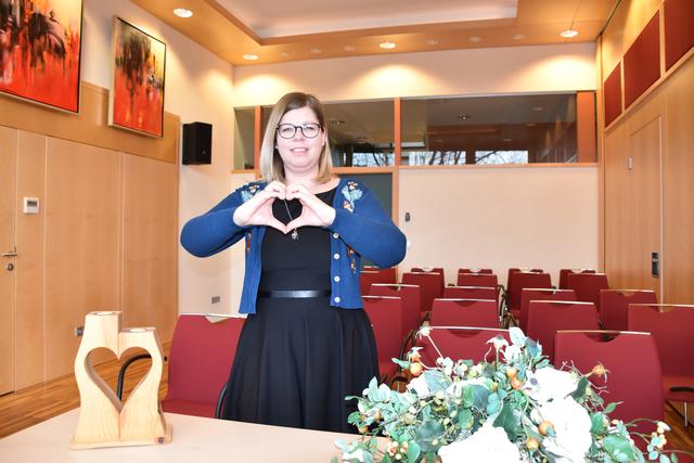 Standesbeamtin Natascha Gießenbacher in Atzenbrugg.