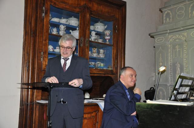Moderator Josef Penzendorfer mit Pianist Manfred Schiebel | Foto: Großalber