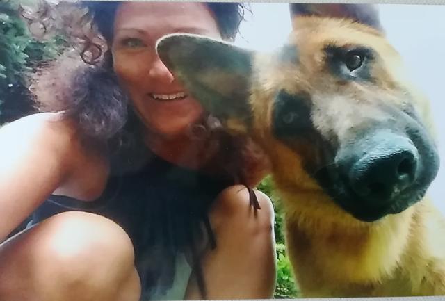 Der 9 Monate alte Rex und die Tochter Karin (hier im Bild) sind der größte Stolz des Herrchens Johann | Foto: Johann Maurer