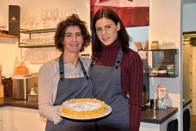 Sandra Zorn (links) und ihre Mitarbeiterin Fanni Pinter-Neubauer in der "bottega mattilia" in Hallein.