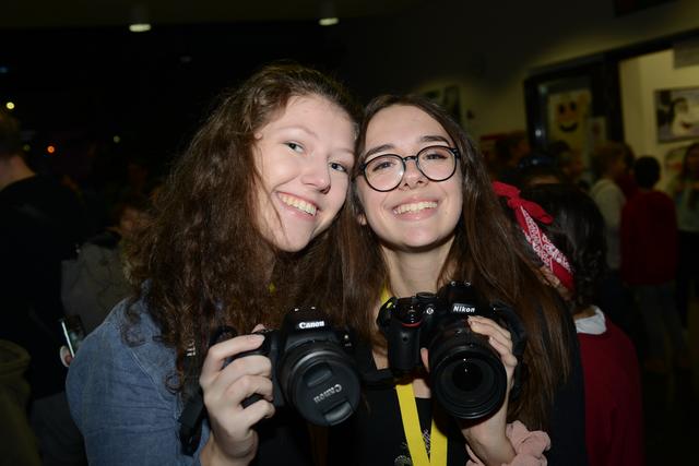 Caroline und Marie waren als Fotoreporterinnen für die Schülerzeitung überall dabei.