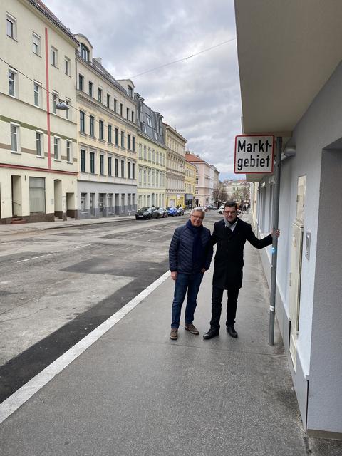 Die beiden FPÖ-Politiker Georg Köckeis (l.) und Udo Guggenbichler kritisieren die Parkplatzsituation beim Kutschkermarkt.