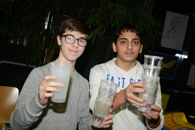 Gregor und Adam machten sich bei der Beckerrückgabe nützlich.