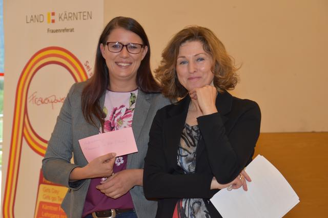 Landesrätin Sara Schaar (links) und Frauenbeauftragte Martina Gabriel erarbeiten Lösungen und setzen diese nun Schritt für Schritt um.