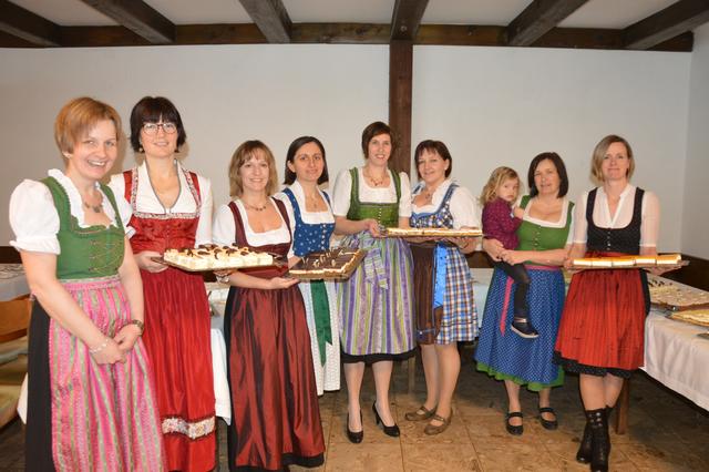 Danke an die Neuhofner-Mädels für die Organisation der Mehlspeisen