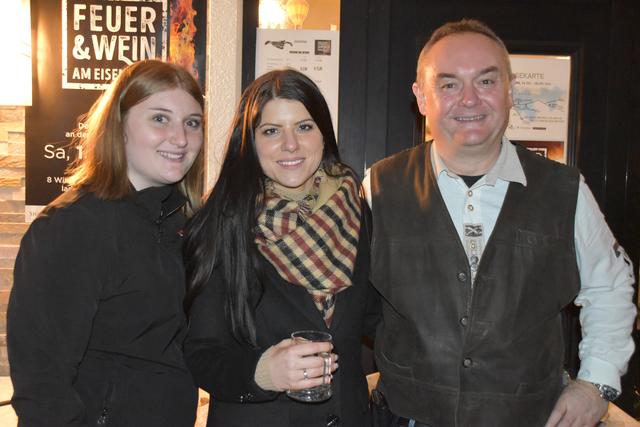 Bei Feuer &amp; Wein: Verena Weber, Stefanie Herics und Herbert Weber