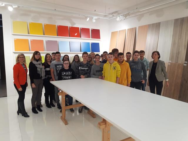 Die 1E-Klasse zu Besuch bei FunderMax in St. Veit an der Glan