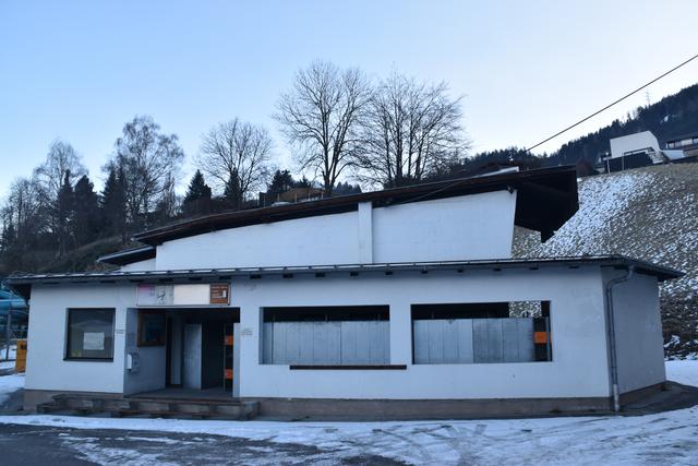 Die alte Bahnstation der Kellerjochbahn steht noch. Eine Gondel vom Talboden aus ist unwahrscheinlich.