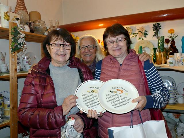 Beim Geschirr wurden Waltraud Nitschmann, Martha Raith und Ingrid Travnicek aus Fischamend fündig.