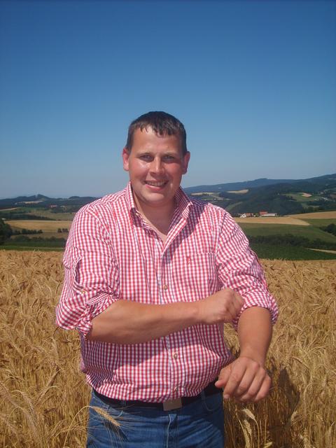 Nationalrat Peter Schmiedlechner krempelt die Ärmel hoch: "Keine Sorge, eines ist sicher: die FPÖ ist bisher nach jeder Niederlage immer gestärkt wiedergekommen!" | Foto: zur Verfügung gestellt