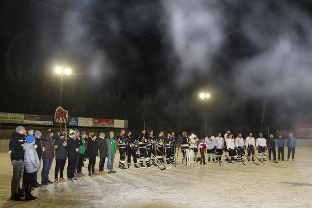 Das Natureis in St. Josef brannte beim 16. Eishockeycup. | Foto: KK