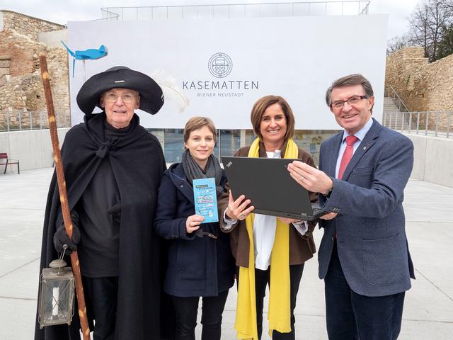 Nachtwächter Werner Hessler, Julia Schlager (Stadtvermittlung), Tourismus-Verantwortliche Birgit Rada-Tomasin und Tourismusstadtrat Franz Piribauer.