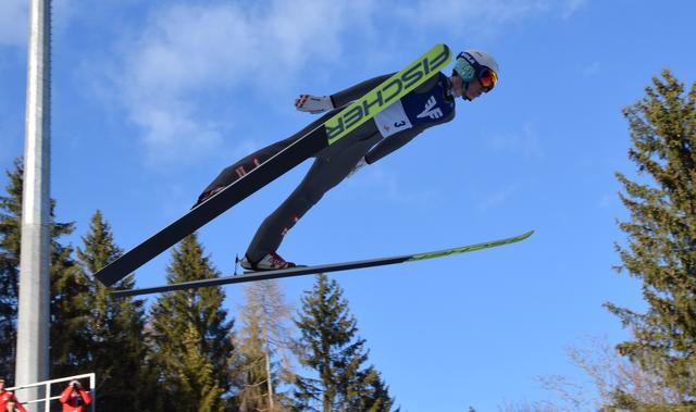 Peter Resinger – im Bild beim Flugeinsatz in Bischofshofen – springt aktuell im ÖSV-C-Kader. | Foto: SV Schwarzach