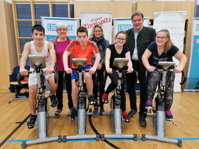 Muslim Dzamalov, Direktorin Brigitte Palfinger, Johannes Scheutz, Sigrid Pühringer, Annika Jetzinger, Bürgermeister Gerhard Gründl und Magdalena Hufnagl (v.l.) waren vom Ergo School Race begeistert | Foto: Wier PR
