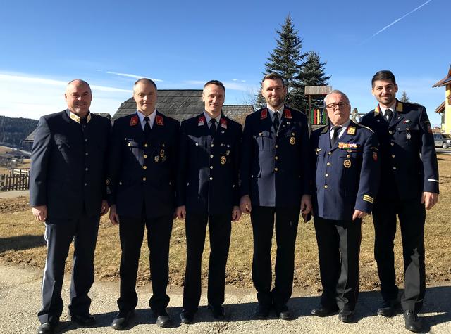 ChefInsp Gerald Grebenjak,  Kdt der FF Diex HBI Franz Grilz, Bürgermeister Anton Napetschnig, Gemeindefeuerwehrkommandant OBI Stefan Brodnig, Bezirksfeuerwehrkommandant OBR Helmut Blazej, Abschnittsfeuerwehrkommandant ABI Ing Rahman Ikanovic (von links)

 | Foto: FF Diex