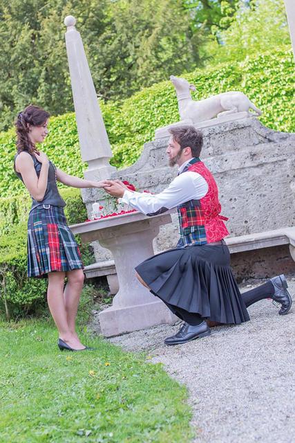 Liebe auf den ersten Blick – auch beim Hochzeitsoutfit von Rettl.