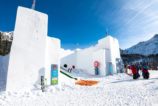 Die Schneeburg im Bereich der Ehrwalder Alm ist riesig. Sie zieht  die Blicke magisch an. | Foto: FroZenLights