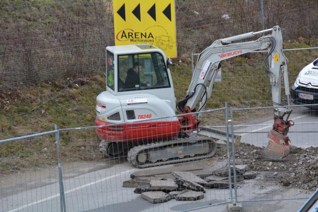 Die Grabungsarbeiten für die Verlegung der neuen Leitungen sind in vollem Gange | Foto: Doris Pichlbauer