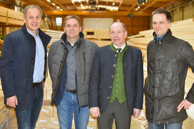 ÖVP-Bezirksgeschäftsführer Christian Mader, Stephan Preishuber, Max Hiegelsberger, Hans-Christian Obermayr (v.l.). | Foto: OÖVP/Großruck