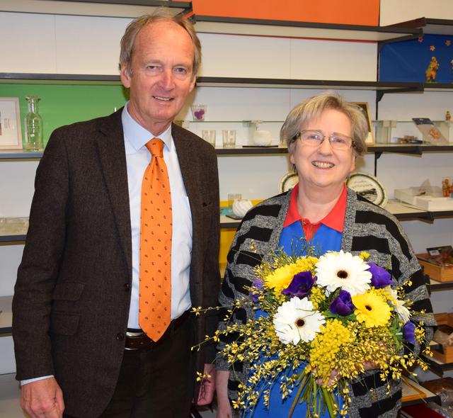 Bürgermeister Herbert Brunsteiner mit Brigitte Weber, die mit 31. Jänner in Pension ging.