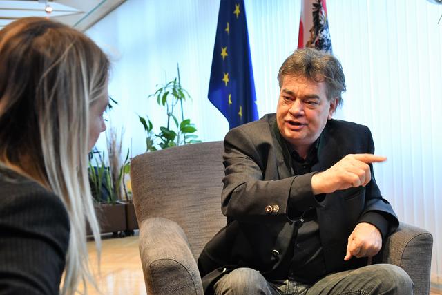 Vizekanzler Werner Kogler (Grüne) im Gespräch mit RMA-Chefredakteurin Maria Jelenko