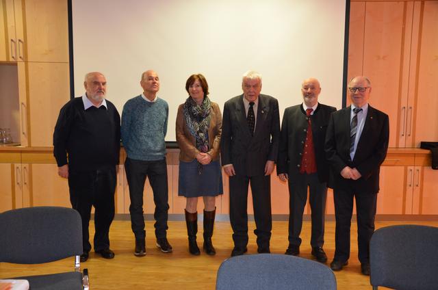 Schriftführer Heinz Sappl, Präses Michael Blassnigg, Vorsitzende Evi Marth, Leiter der Gruppe Kolping Ernst Walcher, Buchhalter Siegfried Oberhofer und Kassier Heinrich Ögg (v.l.) – der neue Vorstand der Kufsteiner Kolpingfamilie. | Foto: Kolpingsfamilie Kufstein
