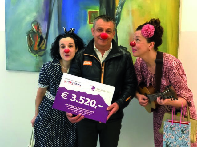 Für den guten Zweck hat sich der Direktor der Gastronomie am Schaufelspitz,  Manfred Unterkirchner,  gemeinsam mit seinem Team viel einfallen lassen. | Foto: Stubaier Gletscher